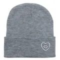 Dettaglio del berretto in maglia grigia con ricamo a cuore sorridente bianco sul risvolto - Taglia unica / Grigio Melange Chiaro