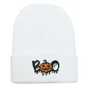 Détail du bonnet blanc avec broderie citrouille et BOO pour le style d'Halloween - Citrouille Blanche