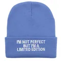 Blaue Strickmütze mit 'I'M NOT PERFECT' Stickerei auf dem Aufschlag für den Winter - 54-60cm Elastisch / Blaugrün
