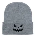 Berretto in maglia grigia con ricamo nero di zucca di Halloween sul risvolto - 54-60cm / Grigio Melange Chiaro