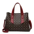 Borsa a mano marrone scuro con motivo geometrico, manici bordeaux e tracolla regolabile - Borgogna