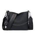 Borsa a tracolla in pelle martellata nera con ampia tracolla regolabile in tessuto - Nero