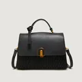 Bolso de mano negro para mujer con cierre dorado de arco y textura plisada - Negro / 26x20x11cm