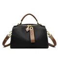 Zwarte Boston tas van leer met bruine handvatten en gouden details, variant weergave - Zwart