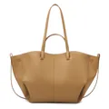 Bolso tote kaki minimalista con silueta de ala y correas dobles para el transporte - Caqui
