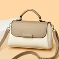Elegante tweekleurige crossbodytas in kaki en gebroken wit met verstelbare schouderriem - Broken Wit