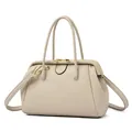 Elegante beige handtas van generfd leer met goudkleurige details en schouderriem - Broken Wit