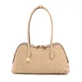 Borsa a tracolla in pelle beige intrecciata a mano con manico lungo e lucchetto dorato - Cachi