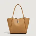 Caramelbruine leren shopper met lychee-textuur en zilveren draaisluiting voor dames - Bruin