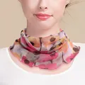Damen Seidenstrick Halstuch mit rosa Blumendruck und zarten Rüschenkanten - Rosa und Orange Blumen (5059314059810)