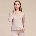 Damen-Thermo-Unterwäsche-Set aus Seide in Hautfarbe mit Rundhalsausschnitt und Passform - M / Beige