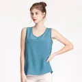 Elegante canotta in crepe di seta grigio-blu da donna con classico scollo rotondo - M / Blu Acqua