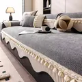 Cubre sofá de felpa gris con flecos crema y dobladillo ondulado en sofá de cuero - 70*70 / Gris