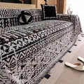 Geometrischer Chenille-Sofabezug in Schwarz-Weiß mit Fransen im Boho-Stil - Schwarz