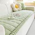 Plüsch-Sofabezug in Hellgrün mit Rautensteppung und elegantem Wellenrand-Design - 60cmx60cm / Grün