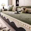 Funda de sofá chenilla gris verdoso con borlas beige y bordes ondulados cosidos - 70*70 / Verde