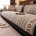 Copridivano boho in ciniglia con motivi geometrici nei toni beige, blu e rosso - 70x70 / Beige