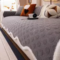 Grijs pluche bankkussen met 3D-stippentextuur en witte golvende randen van imitatiebont - 70*70 / Grijs