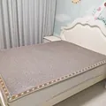 Premium indonesische Rattan-Kühlmatte mit Webstruktur und gewelltem Rand - Groß / Gemischt Grau