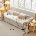 Détail du jeté de canapé en chenille crème avec lignes brunes et bords à franges fins - Série Liuyun / 180x90cm / Khaki