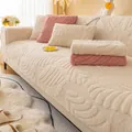 Copridivano invernale crema e rosa con trama a rilievo 3D con motivo a piuma morbida - 70x70cm / Bianco