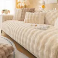 Dicke Plüsch-Sofabauflage aus Kaninchenfell mit rutschfestem Design in Creme und Braun - 70x70 / Cremeweiß