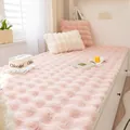 Alfombrilla rosa de piel de conejo sintética con textura ondulada y felpa suave - 70x120cm / Rosa Cereza