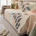 Dettaglio copridivano in ciniglia con motivo jacquard floreale e frange decorative - 180cmx130cm / Foglia Rosa E Verde
