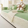 Funda de sofá de felpa en verde y crema con textura gofrada y bordes de encaje - 70x70cm / Verde