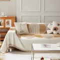 Copridivano in ciniglia beige e giallo senape con motivi geometrici e bordi a frange - Serie Seya / 180*90 / Cachi