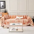 Copridivano in ciniglia arancione e beige con motivi geometrici e frange sottili - Taglia Media (180*90) / Arancione