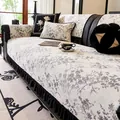 Funda de sofá vintage crema con estampado floral y ribete de volantes negros - 70x70 Cojín de Sofá / Patrón de Ramas - Gris