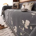 Copridivano grigio scuro in ciniglia stile vintage con motivi floreali e frange - 180*130 / Calicanto Grigio