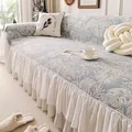 Copridivano azzurro con motivo floreale e bordo a doppia balza bianca in ciniglia - 180x130 / Blu