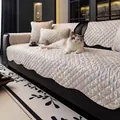 Quilted sofa cover with vintage damask pattern and wavy black piping decoration - 90*90cm / Brown