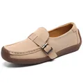 Mocassino in camoscio kaki con fibbia in metallo e suola in gomma antiscivolo - 35 / Beige