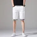 Short en jean blanc pour homme avec broderie géométrique colorée sur l'ourlet - 38 / 820# Blanc