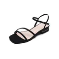 Sandalias planas negras de punta cuadrada con tiras finas y detalle de tacón dorado - 34 / Negro