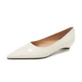 Elegant pointed-toe flat shoes in creamy beige with a glossy patent leather finish - EU 35 / White