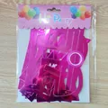 Metallische rosa Happy Birthday Banner Set in Verpackung mit Hängekarte und Klebeband - Rosarot Ausgehöhlt