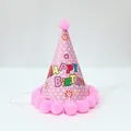 Detailansicht pinker Geburtstagshut mit Punkten, Plüschbällen und Happy Birthday Aufdruck - Rosa Punktiert Stil (HAPPY BIRTHDAY)