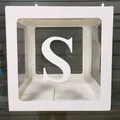 Boîte à ballons blanche avec fenêtre transparente et lettre S majuscule décorative - Lettre S / Blanc