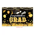 Achtergrond voor eindexamenfeest 2024 met zwart-gouden glitter, afstudeerhoed en rol - Zwart Goud 2023 Hoed Gooien Silhouet Stijl(SSRHF00121402)