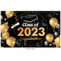 Achtergrond voor diploma-uitreiking 2023 zwart goud met ballonnen en afstudeerhoeden - Zwart Goud Gefeliciteerd Stijl(MBYJ001129004)