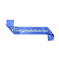 Detalle de banda de satén azul real con elegante texto Congratulations en color oro - Azul Congratulations