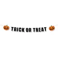 Dettaglio dello striscione Trick or Treat con zucche arancioni e motivi a ragnatela - Dolcetto o scherzetto