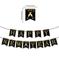 Schwarz-goldenes HAPPY NEW YEAR Banner mit Glitzerbuchstaben und Sektglas-Motiven - Neujahr Cheers Banner