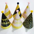 6er-Set bunte Geburtstagshüte mit Pompons und goldenem Happy Birthday Schriftzug - Geburtstag Pompon Kegelhut Stil B / Rosa Und Gestreifter Stil