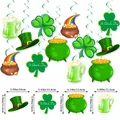 Detailansicht der St. Patrick's Day Dekoration mit Kleeblatt und Leprechaun Hut Wirbeln - Hängende Spiralen Dekorationen
