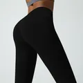 Pantaloni da yoga neri a vita alta senza cuciture con effetto push-up modellante - Taglia S (Sotto i 60kg) / Pantaloni e gonne / Nero
